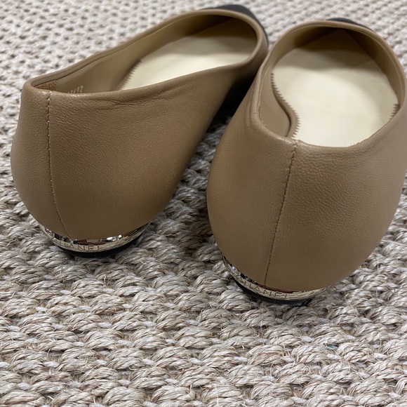 SOLD Chanel tan & black pointed toe flats - Picture 7 of 13